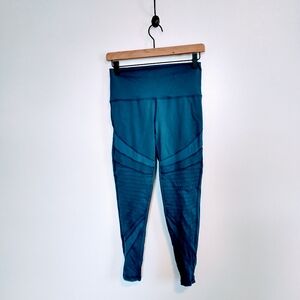 Aeries high waisted blue leggings move play chill. Size medium.  Has some loose